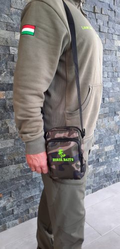 Hímzett terepmintás/camo válltáska